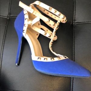 Wild diva lounge blue studded pumps